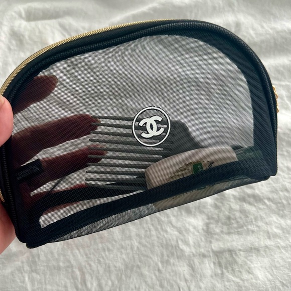 👑✅PRICE FIRM✅Black Chanel Mesh Cosmetic Case - Picture 8 of 11